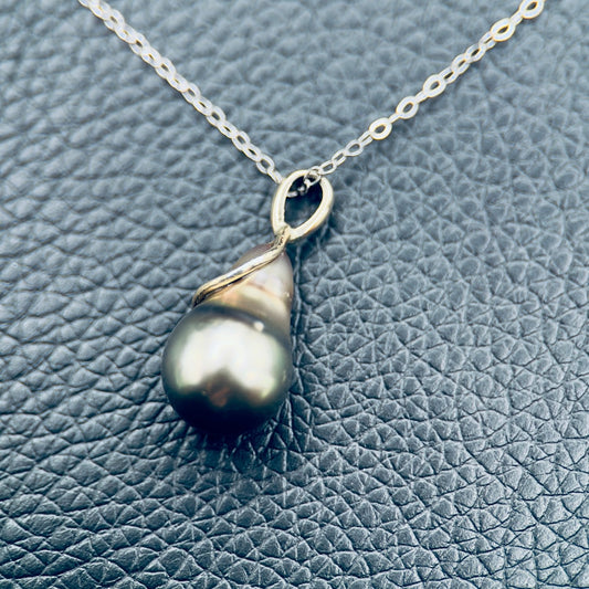 Tahitian Black Pearl Necklace | 14K Two Tones Gold